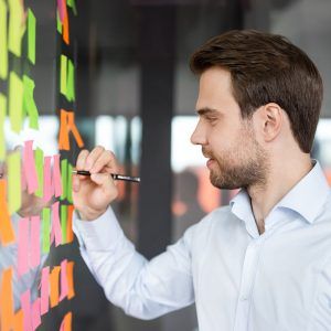 Vacature RTE (Release Train Engineer): Je zit eigenlijk wel goed met je huidige baan als Senior Scrum master of Release Train Engineer en de voorwaarden zijn prettig. De mensen om je heen zeggen dat je het zo goed voor elkaar hebt, maar je hebt al een tijdje het gevoel dat je te weinig met je talenten doet.