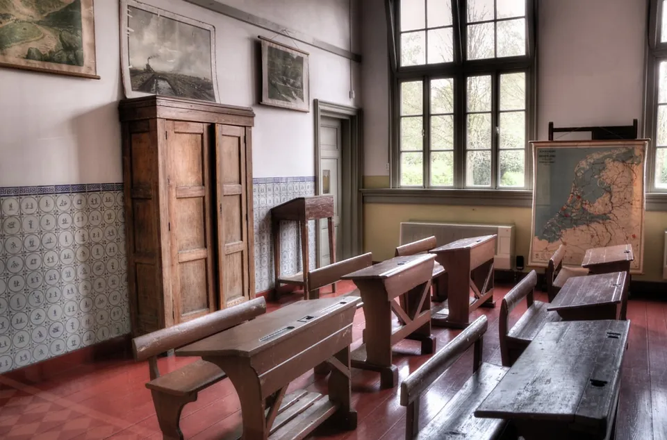1. Introductie
De maatschappij, de arbeidsmarkt en het onderwijs veranderen in rap tempo, opleidingen groeien en krimpen, lesmethodes veranderen en o…