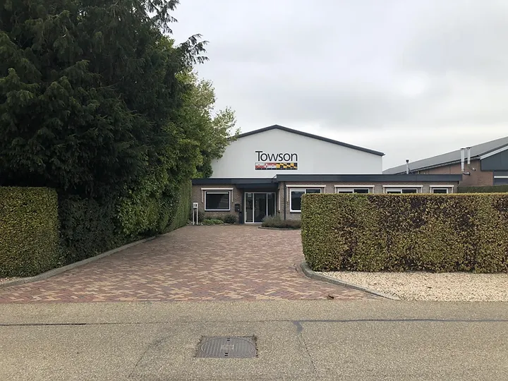 In de afgelopen weken is er hard gewerkt om de nieuwe trainingslocatie in te richten. Er werd gesjouwd, getild en gesleept toen het nieuwe meubilair…